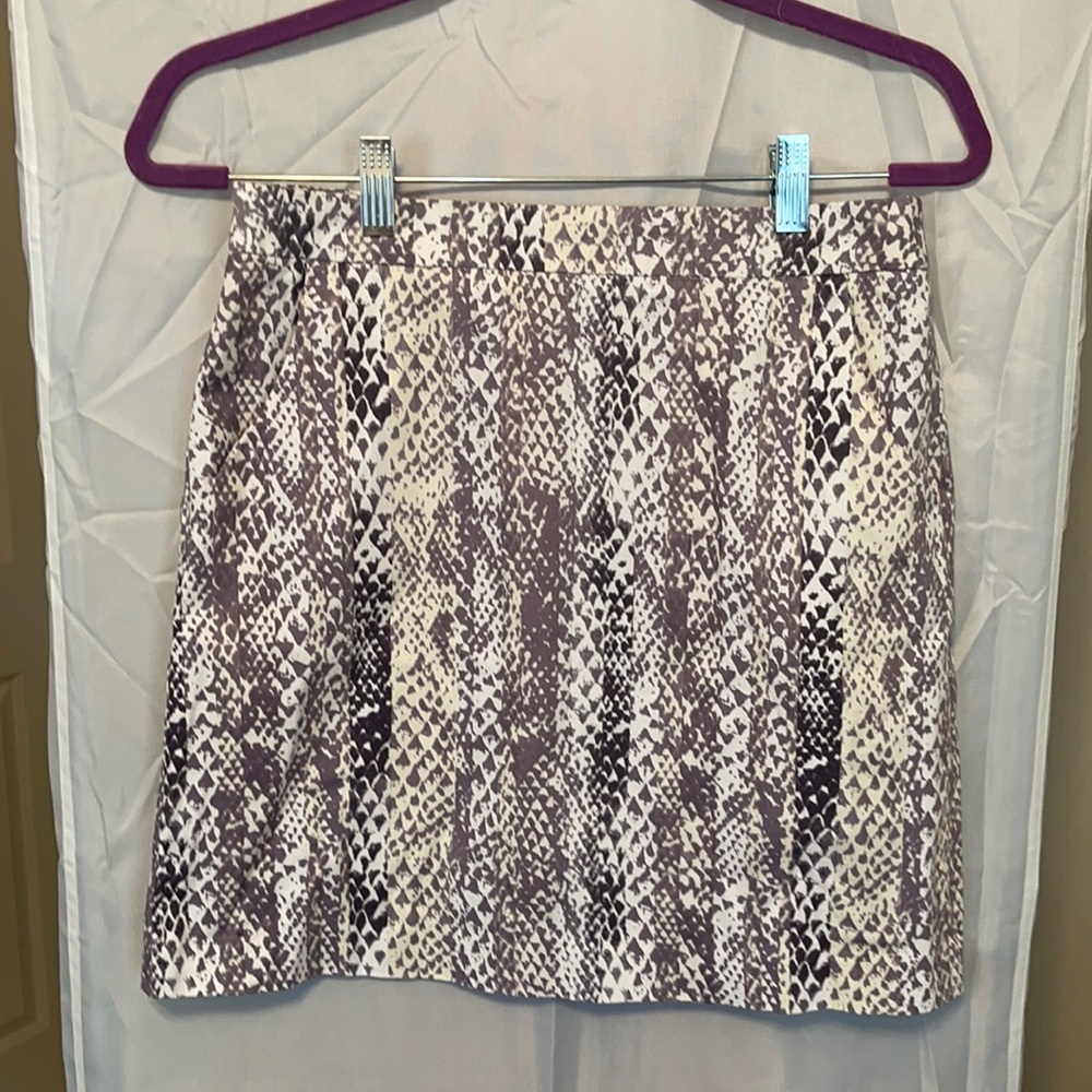 Cute mini skirt. New. Contemporary